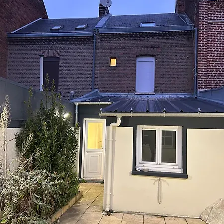 Lurban Avec Terrasse 아파트
