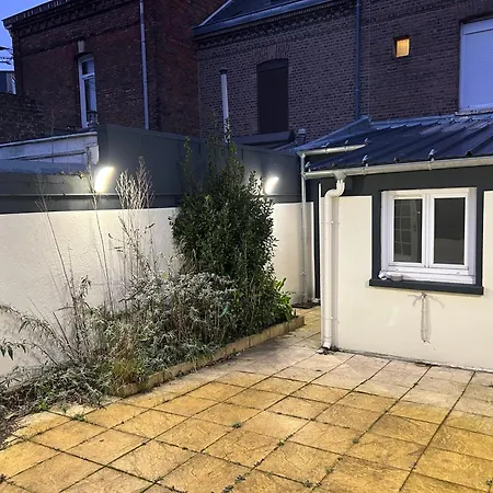 Lurban Avec Terrasse 아파트